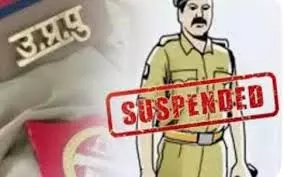 Lucknow: लूलू मॉल के पास ट्रैफिक जाम पर कार्रवाई, पांच पुलिसकर्मी सस्पेंड Lucknow: लूलू मॉल के पास ट्रैफिक जाम पर कार्रवाई, पांच पुलिसकर्मी सस्पेंड