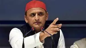 Lucknow: नौकरी के मुद्दे पर अखिलेश ने बीजेपी को घेरा Lucknow: नौकरी के मुद्दे पर अखिलेश ने बीजेपी को घेरा