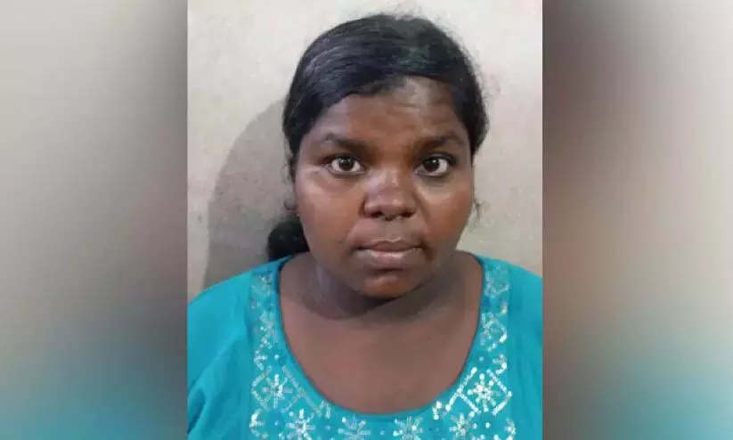 Kerala : आभूषण की दुकान से सोने चुराने के आरोप में महिला गिरफ्तार Kerala : आभूषण की दुकान से सोने चुराने के आरोप में महिला गिरफ्तार