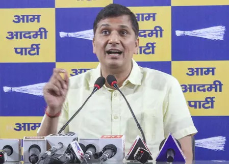 सौरभ भारद्वाज ने जारी किया दिल्ली सरकार के 100 दिनों का रिपोर्ट कार्ड, लगाए कई आरोप सौरभ भारद्वाज ने जारी किया दिल्ली सरकार के 100 दिनों का रिपोर्ट कार्ड, लगाए कई आरोप