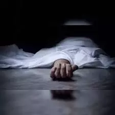 कमरे में मिली नाबालिग की Dead Body कमरे में मिली नाबालिग की Dead Body