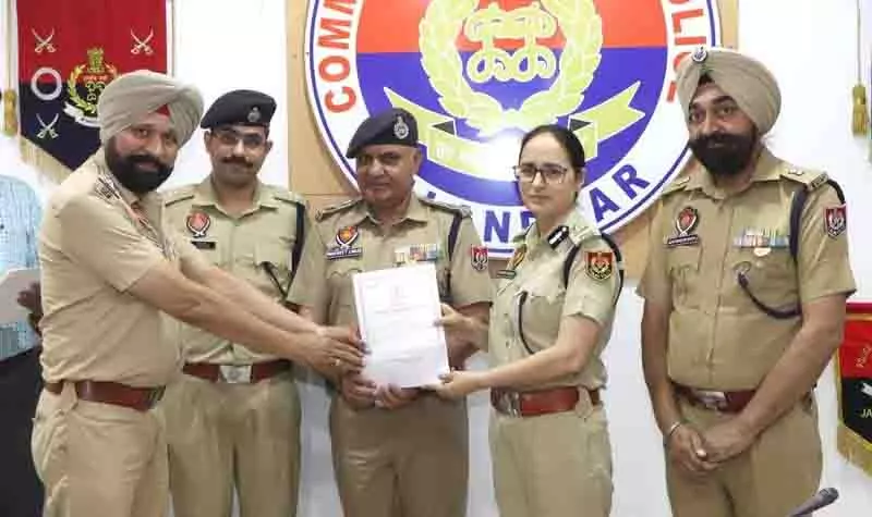 Jalandhar: नशा विरोधी अभियान में पुलिस अधिकारियों को सम्मानित किया Jalandhar: नशा विरोधी अभियान में पुलिस अधिकारियों को सम्मानित किया