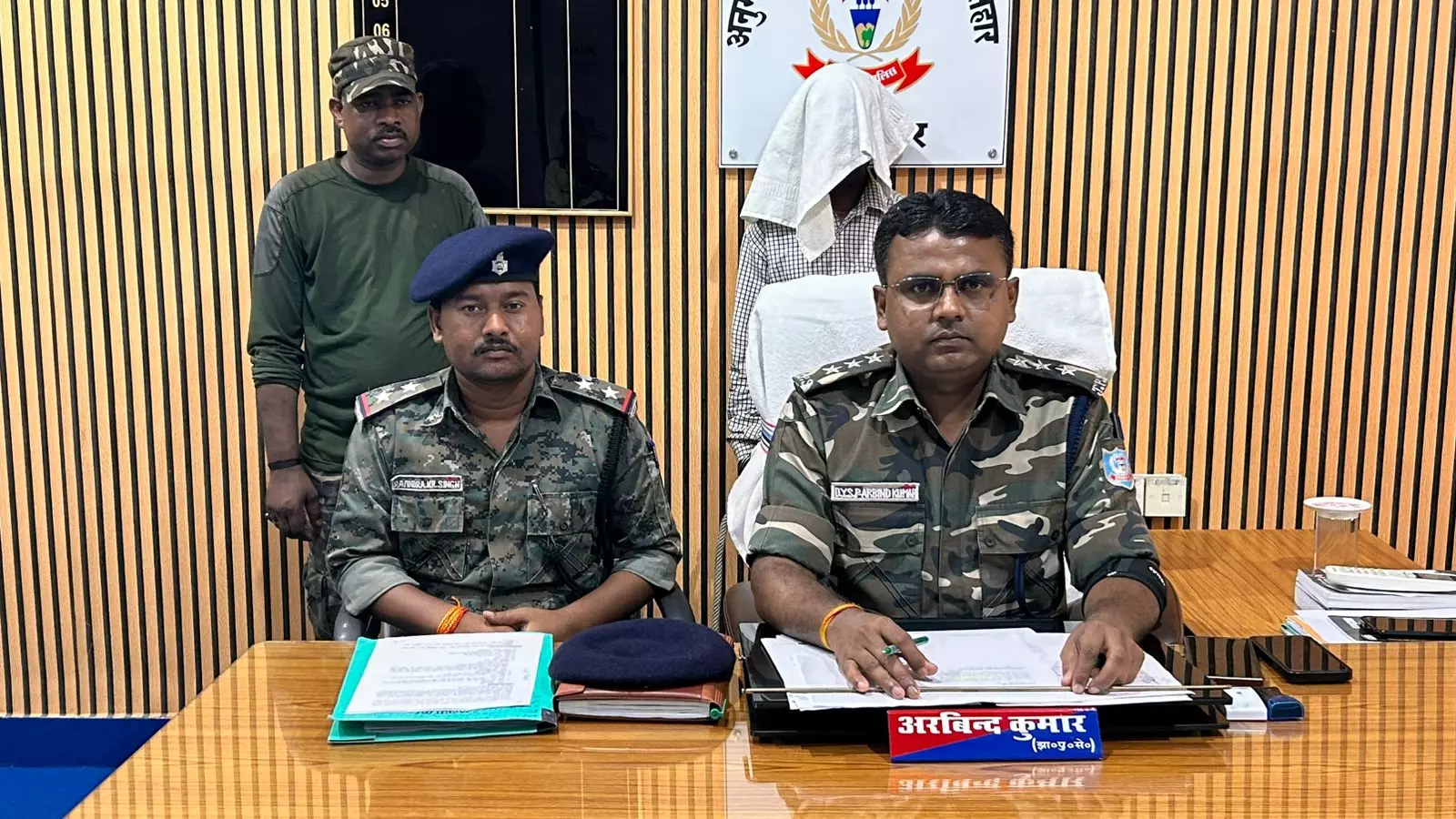 Latehar: PLFI उग्रवादी चंदवा से गिरफ्तार, भेजा गया जेल Latehar: PLFI उग्रवादी चंदवा से गिरफ्तार, भेजा गया जेल