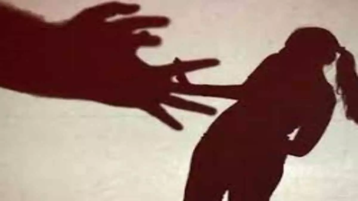 कैब ड्राइवर पहुंचा सलाखों के पीछे, हैरान कर देने वाला मामला सामने आया कैब ड्राइवर पहुंचा सलाखों के पीछे, हैरान कर देने वाला मामला सामने आया