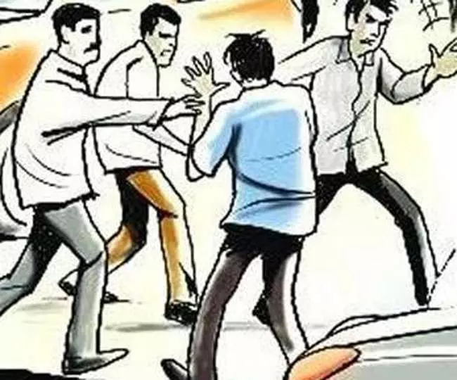 Nawabganj: बारातियों ने मझिया एवं उसकी पत्नी समेत चार को पीटा Nawabganj: बारातियों ने मझिया एवं उसकी पत्नी समेत चार को पीटा