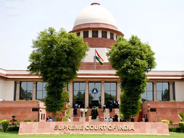 SC ने जज पर निंदनीय टिप्पणी के लिए यूट्यूबर के खिलाफ स्वत: संज्ञान लेते हुए अवमानना की कार्रवाई शुरू की SC ने जज पर निंदनीय टिप्पणी के लिए यूट्यूबर के खिलाफ स्वत: संज्ञान लेते हुए अवमानना की कार्रवाई शुरू की