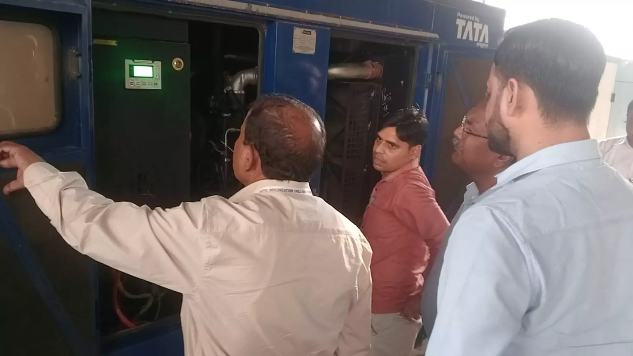Farrukhabad: एसडीएम के निरीक्षण के बाद जनरेटर आपरेटर पर गाज गिरना तय Farrukhabad: एसडीएम के निरीक्षण के बाद जनरेटर आपरेटर पर गाज गिरना तय