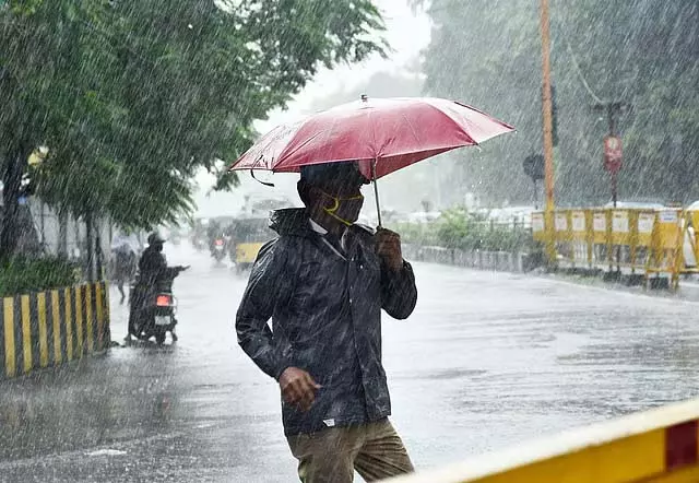 चेन्नई में अगले 2 घंटों तक जारी रहेगी बारिश : मौसम विभाग चेन्नई में अगले 2 घंटों तक जारी रहेगी बारिश : मौसम विभाग