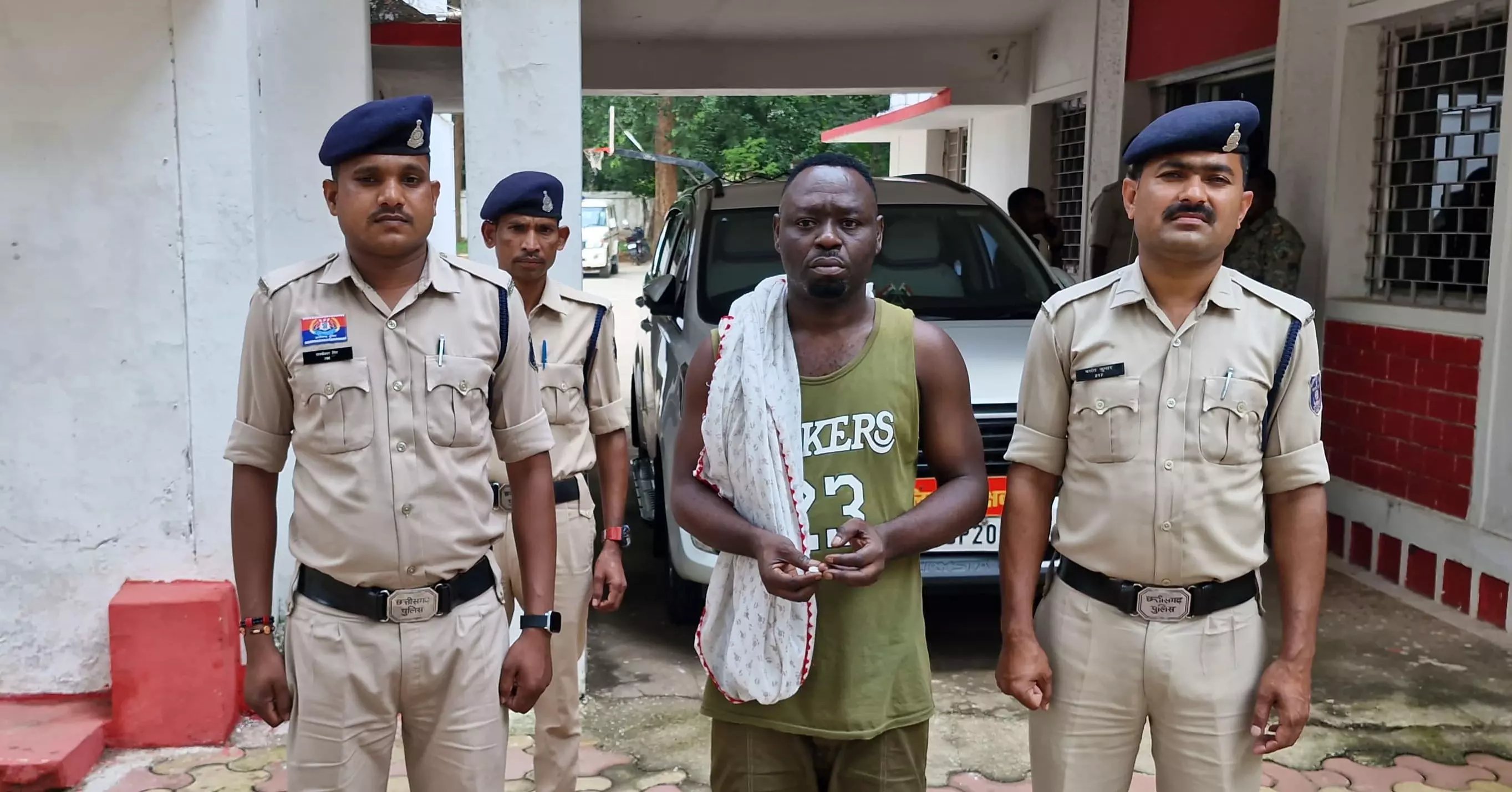 नाइजीरियन जशपुर में पकड़ाया, रह रहा था बगैर वीजा पासपोर्ट के नाइजीरियन जशपुर में पकड़ाया, रह रहा था बगैर वीजा पासपोर्ट के