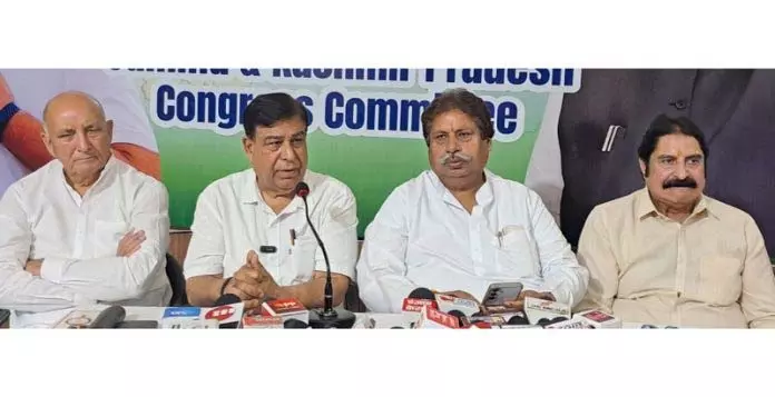 Jammu: कांग्रेस ने गृह मंत्री के इस्तीफे और दोषी भाजपा नेताओं के खिलाफ कार्रवाई की मांग की Jammu: कांग्रेस ने गृह मंत्री के इस्तीफे और दोषी भाजपा नेताओं के खिलाफ कार्रवाई की मांग की