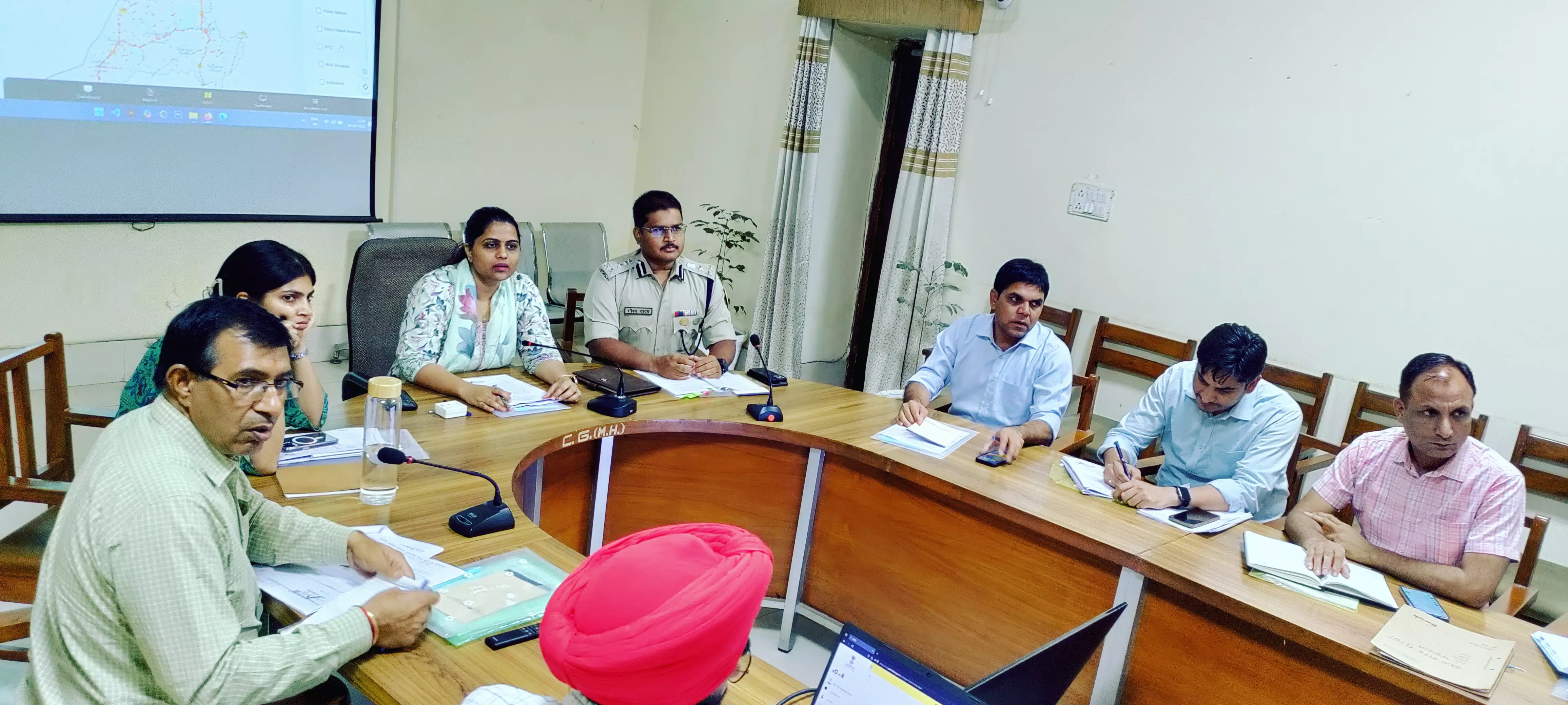 Ganganagar: सड़क सुरक्षा पर जिला कलेक्टर सख्त, ब्लैक स्पॉट्स पर त्वरित कार्रवाई के निर्देश Ganganagar: सड़क सुरक्षा पर जिला कलेक्टर सख्त, ब्लैक स्पॉट्स पर त्वरित कार्रवाई के निर्देश