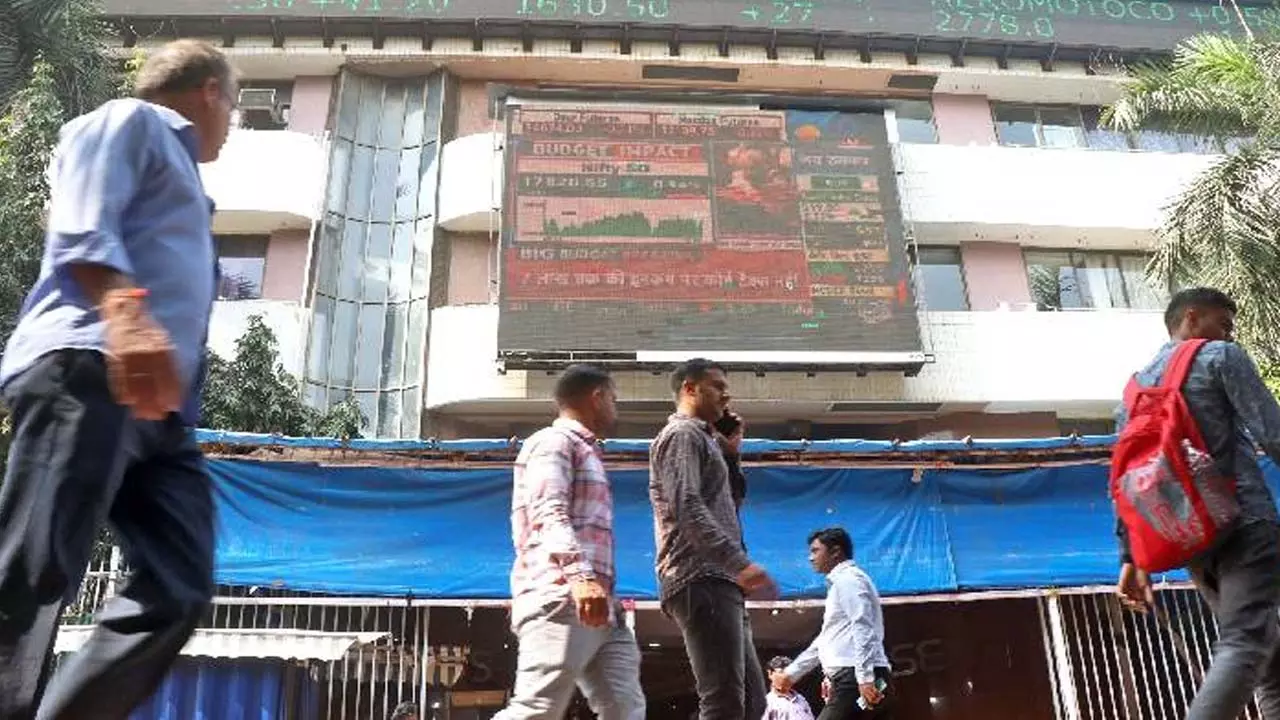 प्रमुख जीडीपी आंकड़ों से पहले शेयर बाजार में गिरावट प्रमुख जीडीपी आंकड़ों से पहले शेयर बाजार में गिरावट