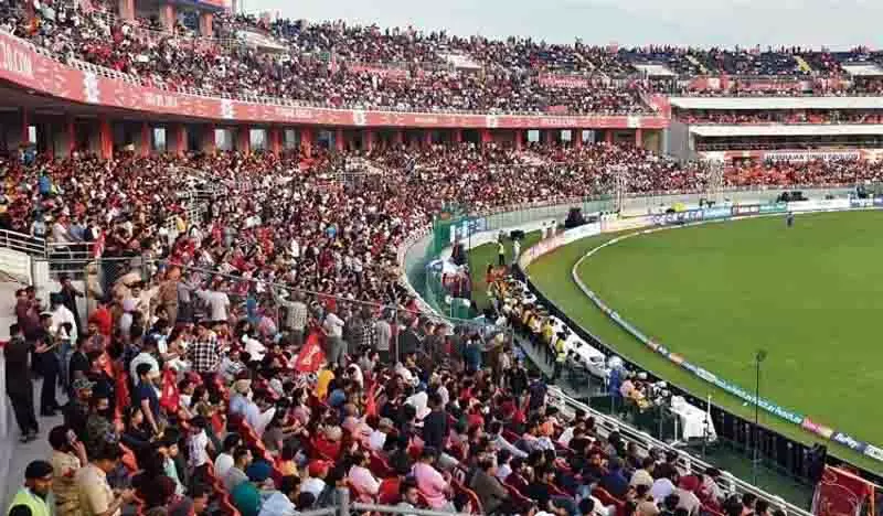 IPL टिकट काला बाजार में बेचने के आरोप में 3 गिरफ्तार IPL टिकट काला बाजार में बेचने के आरोप में 3 गिरफ्तार