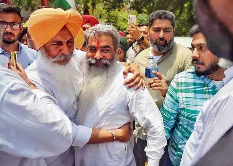 Ludhiana (पश्चिम) उपचुनाव, आशु के नामांकन पत्र दाखिल करने पर कांग्रेस ने एकजुटता दिखाई Ludhiana (पश्चिम) उपचुनाव, आशु के नामांकन पत्र दाखिल करने पर कांग्रेस ने एकजुटता दिखाई