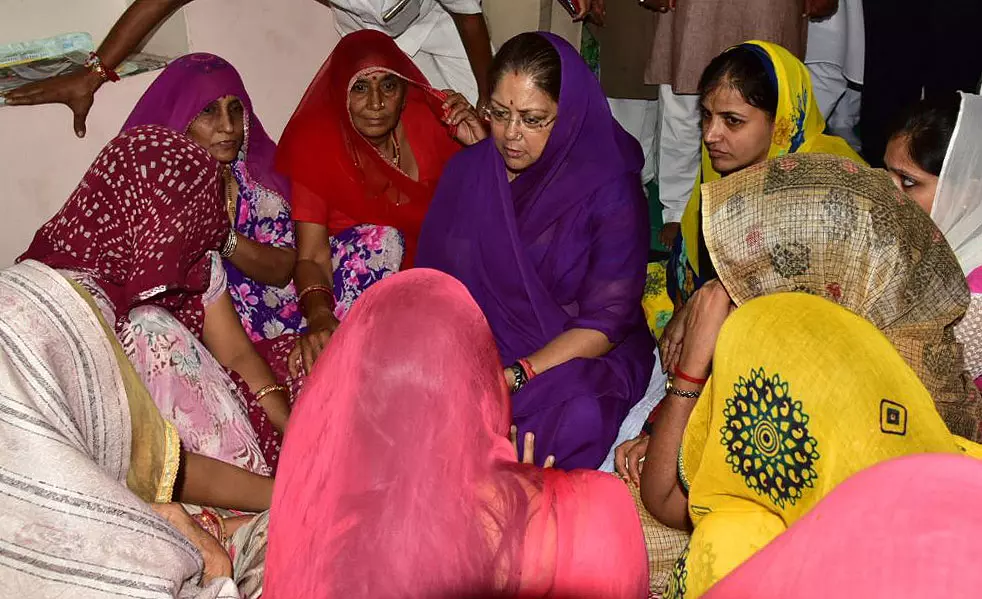 Jalore: मुख्य सचेतक ने शोक संतप्त परिवारजनों को दी सांत्वना Jalore: मुख्य सचेतक ने शोक संतप्त परिवारजनों को दी सांत्वना