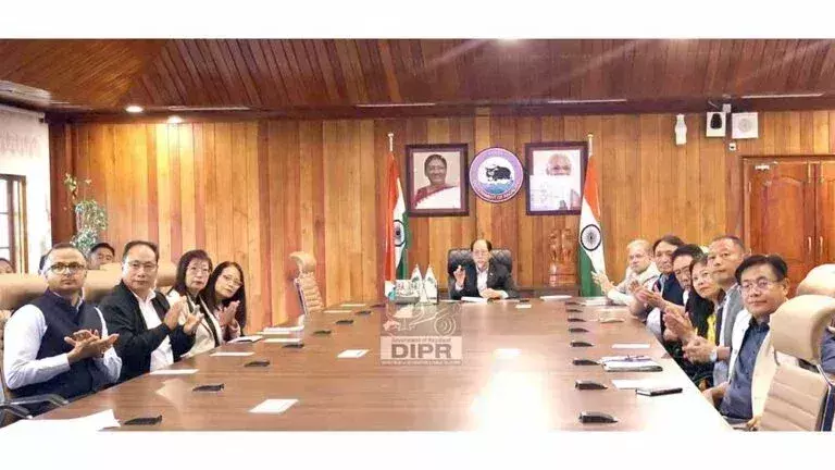 Nagaland : डॉ. रियो का कहना है कि आत्मनिर्भरता अपनाएं और सरकारी नौकरियों से आगे देखें Nagaland : डॉ. रियो का कहना है कि आत्मनिर्भरता अपनाएं और सरकारी नौकरियों से आगे देखें