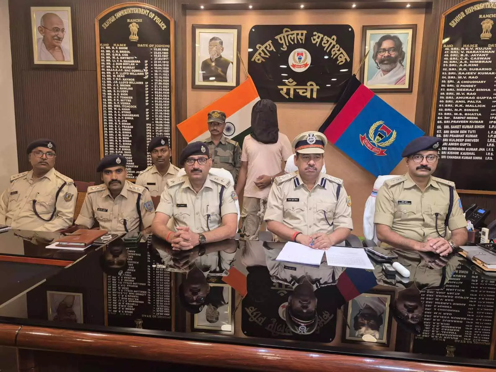 Ranchi: मुंगेर से हथियार लेकर आया युवक अरेस्ट, इलेक्ट्रिशियन का करता था काम Ranchi: मुंगेर से हथियार लेकर आया युवक अरेस्ट, इलेक्ट्रिशियन का करता था काम