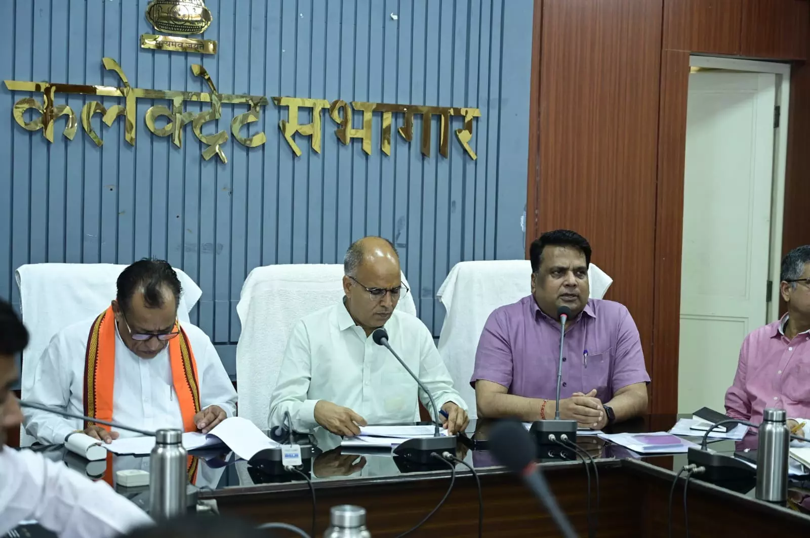 Jaipur: पीएचईडी मंत्री ने विभागीय समीक्षा बैठक में पाली जिले में पेयजल स्थिति की समीक्षा Jaipur: पीएचईडी मंत्री ने विभागीय समीक्षा बैठक में पाली जिले में पेयजल स्थिति की समीक्षा