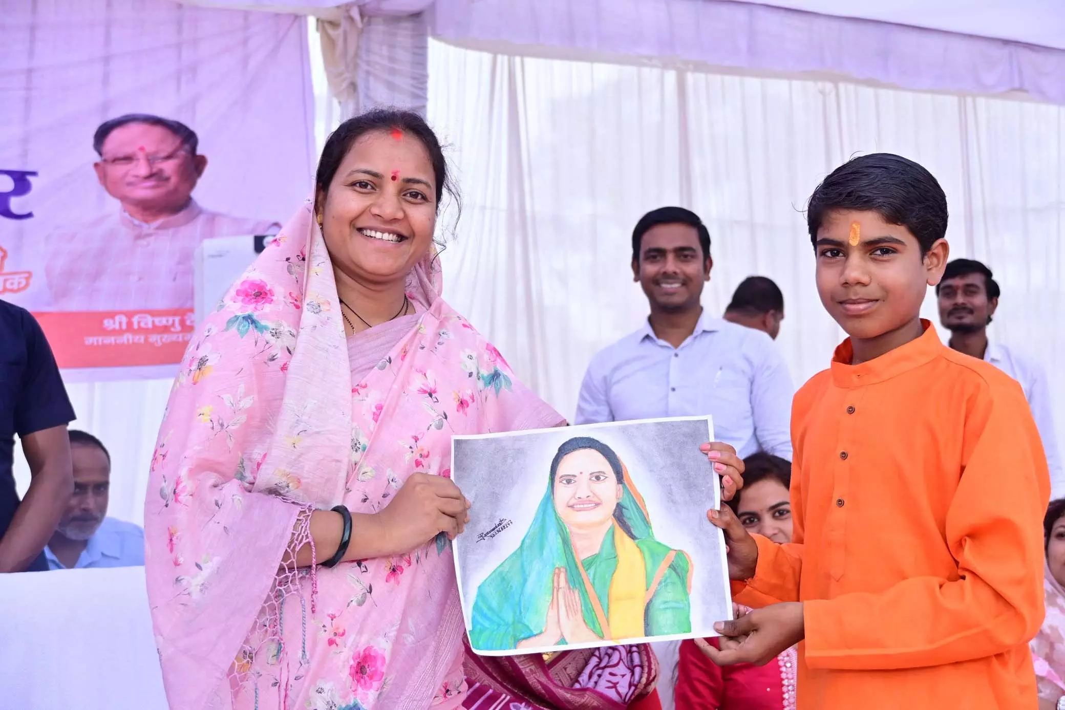 मंत्री लक्ष्मी रजवाड़े ने समाधान शिविर में सुशासन का दिया संदेश मंत्री लक्ष्मी रजवाड़े ने समाधान शिविर में सुशासन का दिया संदेश