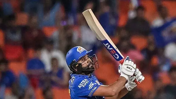Rohit Sharma ने रचा इतिहास, छक्कों का तिहरा शतक लगाते हुए 7000 आईपीएल रन पूरे किए Rohit Sharma ने रचा इतिहास, छक्कों का तिहरा शतक लगाते हुए 7000 आईपीएल रन पूरे किए