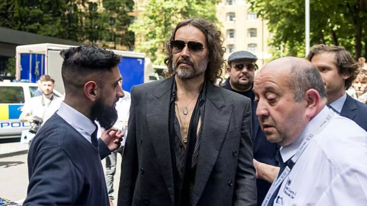 Russell Brand ब्रिटेन की अदालत में पेश हुए, बलात्कार और यौन उत्पीड़न के आरोपों में खुद को निर्दोष बताया Russell Brand ब्रिटेन की अदालत में पेश हुए, बलात्कार और यौन उत्पीड़न के आरोपों में खुद को निर्दोष बताया