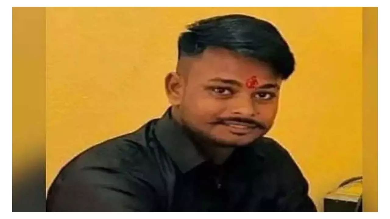 Meerut : पेंटर की हत्या का आरोप, गढ़ रोड जाम, दोस्त व 4 जजों पर शक Meerut : पेंटर की हत्या का आरोप, गढ़ रोड जाम, दोस्त व 4 जजों पर शक