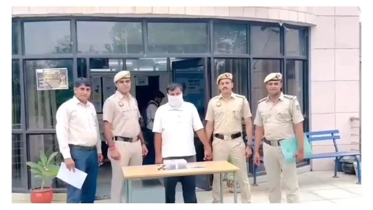 Share बाजार में 2 करोड़ की हिस्सेदारी घोटाले में 6 गिरफ्तार Share बाजार में 2 करोड़ की हिस्सेदारी घोटाले में 6 गिरफ्तार