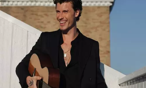 Shawn Mendes अपने पहले एल्बम के 10 साल पूरे होने का जश्न ऑन द रोड अगेन टूर के साथ मनाएंगे
