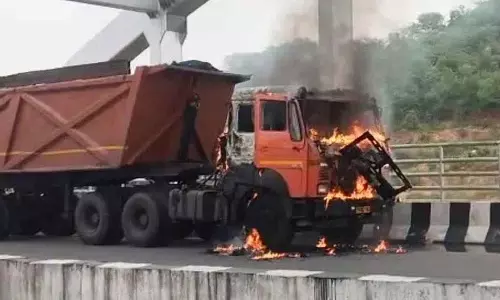 कोठागुडेम में कोयला टिपर में आग, चालक सुरक्षित बचा