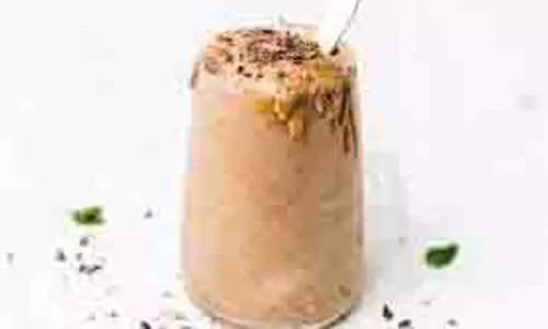 Recipe: गर्मियों में बच्चों के लिए खास चॉकलेट और पीनट बटर स्मूदी Recipe: गर्मियों में बच्चों के लिए खास चॉकलेट और पीनट बटर स्मूदी