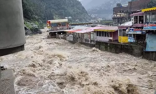 दक्षिण भारत और पूर्वोत्तर में अचानक बाढ़ की चेतावनी: रेड अलर्ट घोषित दक्षिण भारत और पूर्वोत्तर में अचानक बाढ़ की चेतावनी: रेड अलर्ट घोषित