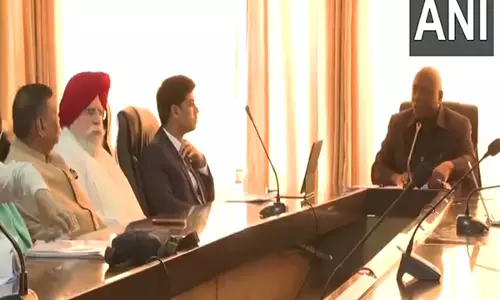 Shrikant Shinde के नेतृत्व में प्रतिनिधिमंडल ने सिएरा लियोन के राष्ट्रीय सुरक्षा समन्वयक से मुलाकात की Shrikant Shinde के नेतृत्व में प्रतिनिधिमंडल ने सिएरा लियोन के राष्ट्रीय सुरक्षा समन्वयक से मुलाकात की
