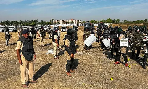 Jaipur: शनिवार को सभी जिलों में मॉक ड्रिल और ब्लैकआउट अभ्यास, दिशा-निर्देश जारी Jaipur: शनिवार को सभी जिलों में मॉक ड्रिल और ब्लैकआउट अभ्यास, दिशा-निर्देश जारी