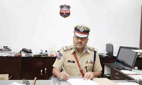 तेलंगाना के DGP ने कानून और व्यवस्था समीक्षा बैठक की अध्यक्षता की