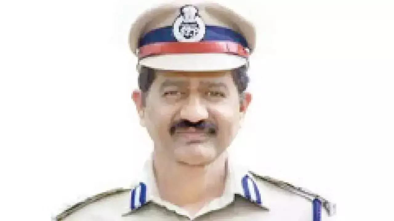 स्नूपगेट मामला: पूर्व SIB प्रमुख को सुप्रीम कोर्ट से राहत मिली स्नूपगेट मामला: पूर्व SIB प्रमुख को सुप्रीम कोर्ट से राहत मिली