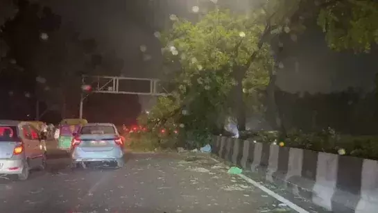 Delhi : तेज आंधी और बारिश को लेकर ऑरेंज अलर्ट, लोगों को सतर्क रहने की सलाह Delhi : तेज आंधी और बारिश को लेकर ऑरेंज अलर्ट, लोगों को सतर्क रहने की सलाह