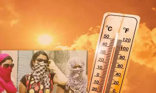 Bareilly: बारिश के संकेत के बावजूद गर्मी से परेशान शहरवासी Bareilly: बारिश के संकेत के बावजूद गर्मी से परेशान शहरवासी