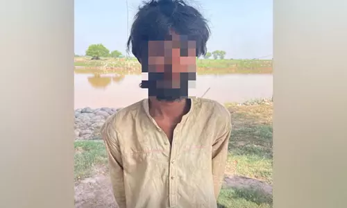 BSF जवानों ने पठानकोट में अंतरराष्ट्रीय सीमा पार करने की पाकिस्तानी घुसपैठिए की कोशिश को नाकाम किया BSF जवानों ने पठानकोट में अंतरराष्ट्रीय सीमा पार करने की पाकिस्तानी घुसपैठिए की कोशिश को नाकाम किया