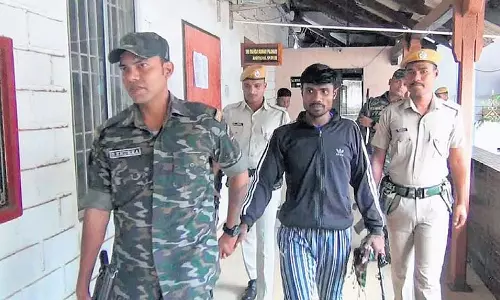 Odisha में 4 लाख रुपये का इनामी माओवादी हथियार और गोला-बारूद के साथ गिरफ्तार