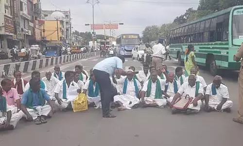 Tamil Nadu : विल्लुपुरम में किसानों ने सड़क जाम की