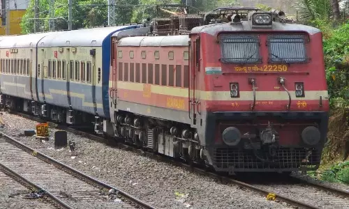 यात्रीगण ध्यान दें, ट्रेनें देरी से चल रही हैं; जनशताब्दी सुबह 8.45 बजे रवाना होगी