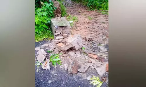 Kerala : कल्लेली में जंगली हाथी ने घर का गेट तोड़ा Kerala : कल्लेली में जंगली हाथी ने घर का गेट तोड़ा