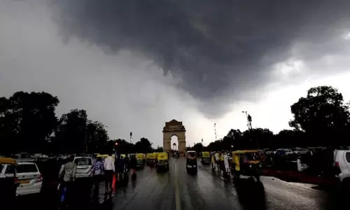 New Delhi: दिल्ली एनसीआर में अगले तीन दिन बरसात के साथ ठंडक बढ़ने के संकेत New Delhi: दिल्ली एनसीआर में अगले तीन दिन बरसात के साथ ठंडक बढ़ने के संकेत