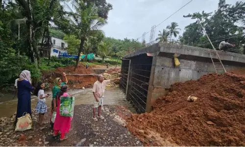 अस्थायी सड़कें बह गईं; श्रीकंठपुरम-नाडुविल मार्ग पर अब यातायात संभव