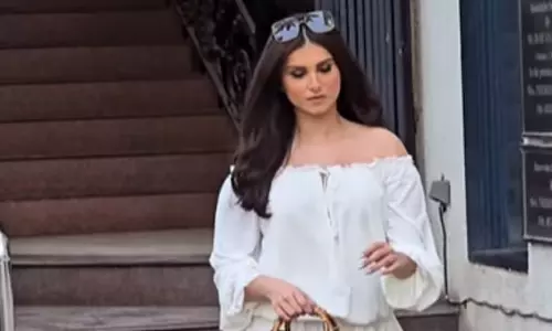 Off-Duty Look में तारा का जलवा Off-Duty Look में तारा का जलवा