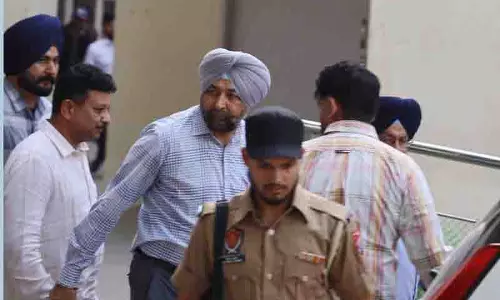 Jalandhar: विजिलेंस हिरासत में अरोड़ा की रिमांड 4 दिन बढ़ी Jalandhar: विजिलेंस हिरासत में अरोड़ा की रिमांड 4 दिन बढ़ी