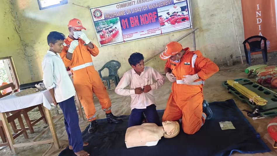 Assam : एनडीआरएफ ने मोरीगांव में बाढ़ की तैयारी का अभ्यास किया