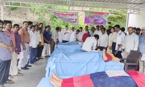 रेड क्रॉस सोसाइटी ने Nizamabad में रक्तदान शिविर आयोजित किया