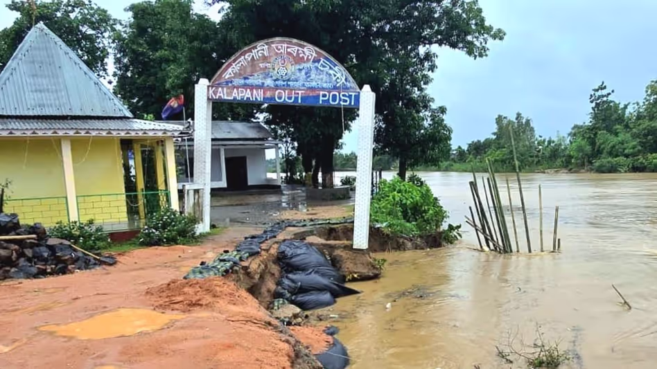 Assam : दक्षिण सलमारा-मनकाचर की कालो नदी में जलस्तर खतरनाक स्तर पर पहुंच गया