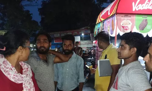 Farrukhabad: बॉट माप विभाग ने ओवरेटिंग कर आइस्क्रीम बेच रहे ठेलों पर की छापेमारी